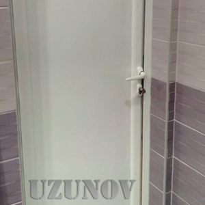 Бяла алуминиева врата с огледало и первази